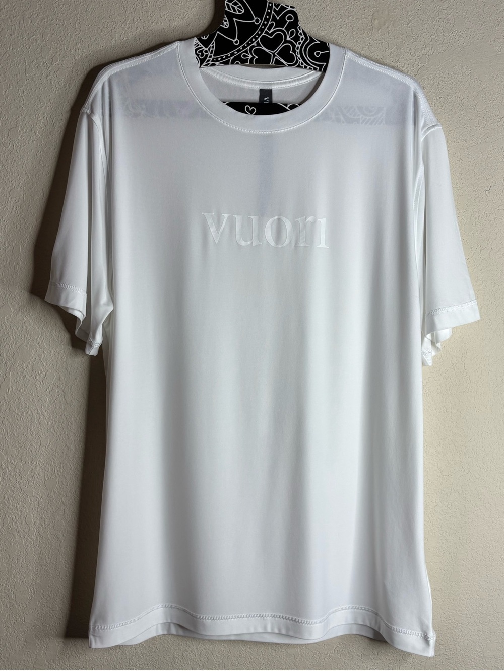 Vuori Short Sleeve Strato Graphic Tee white size large - Picture 2 of 5